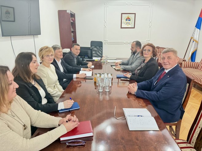 Састанак Биљане Војводић и Драге Мастиловића (фото: x.com/mnrvoid_rs) - 