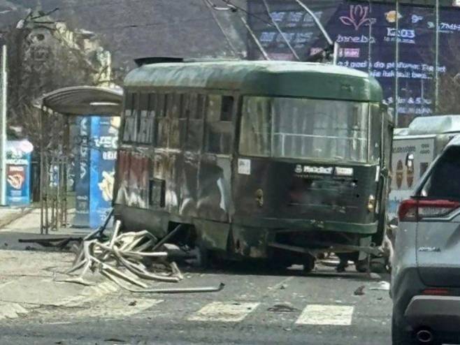 Трамвај искочио из шина у Сарајеву, има повријеђених (ВИДЕО)