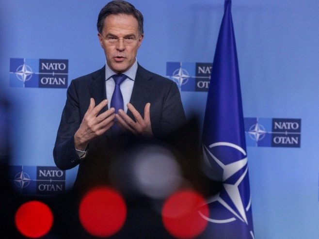 Руте подржава Макронов приједлог о наставку контаката са Москвом