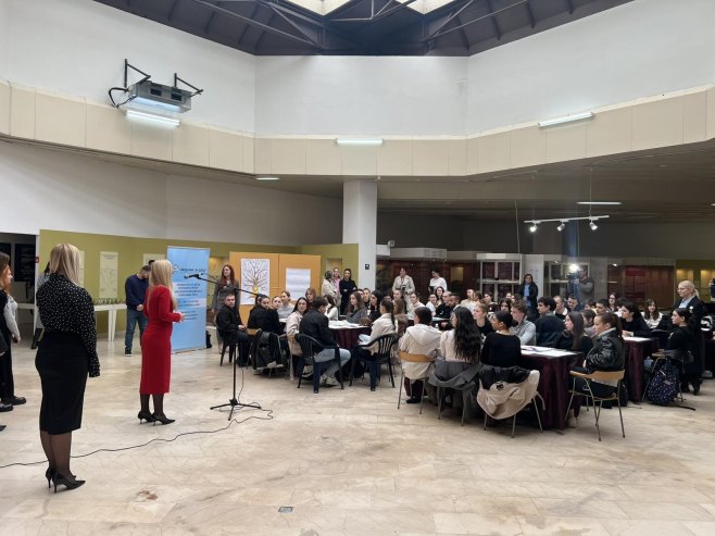 Подршка малишанима који се боре са тешким обољењима; Одржана и радионица "Дрво подршке"