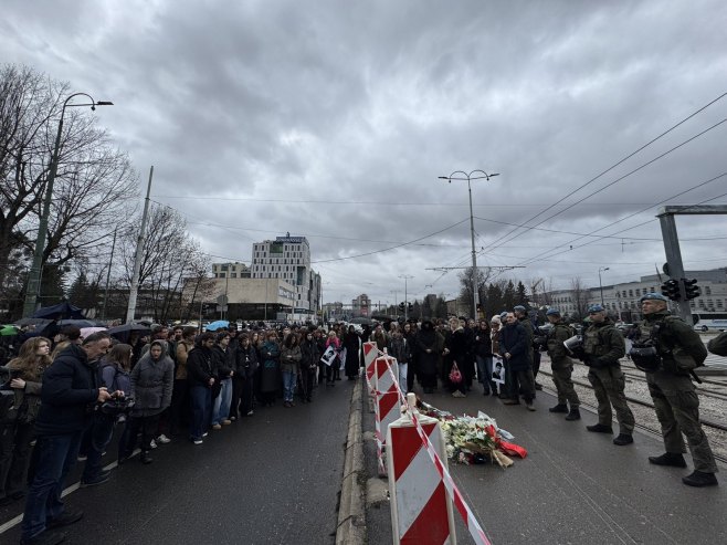 Протест у Сарајеву: Грађани блокирали саобраћај код трамвајске станице (ВИДЕО)