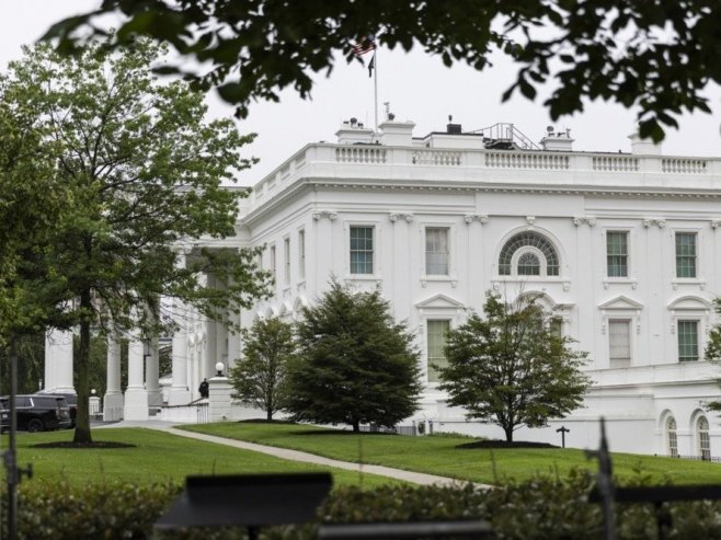 Бијела кућа честитала Дан заљубљених – Гренланд у срцу и заробљени Мадуро у авиону