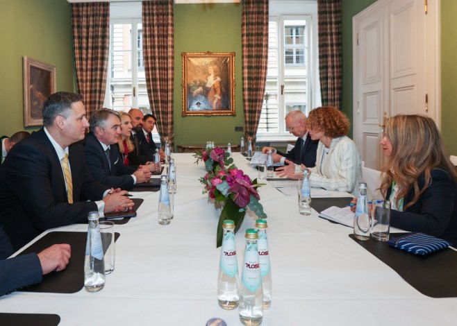 Цвијановић у Минхену са замјеником Генералног секретара НАТО-а