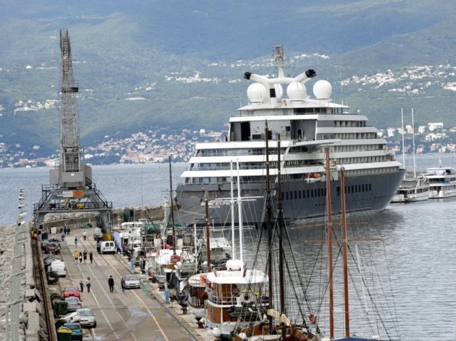 Ријека:  Теретни брод ударио у чувеног "Галеба" (ВИДЕО)