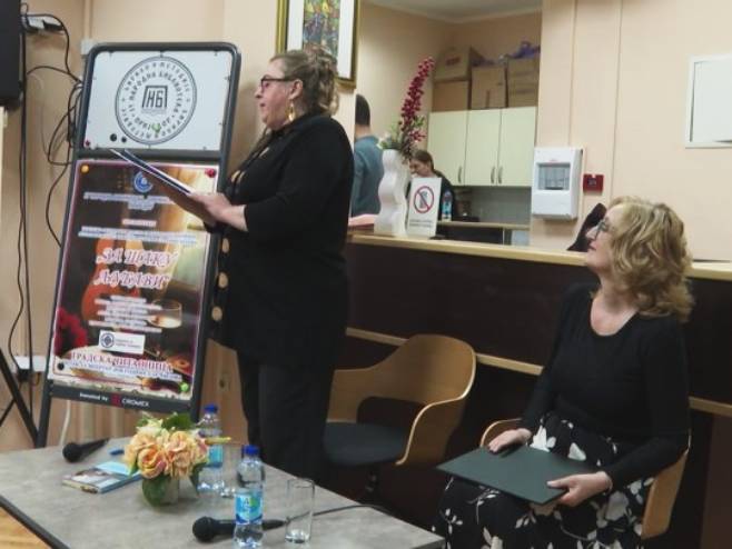 Поетско вече "За шаку љубави" одржано у Народној библиотеци у Приједору (ВИДЕО)