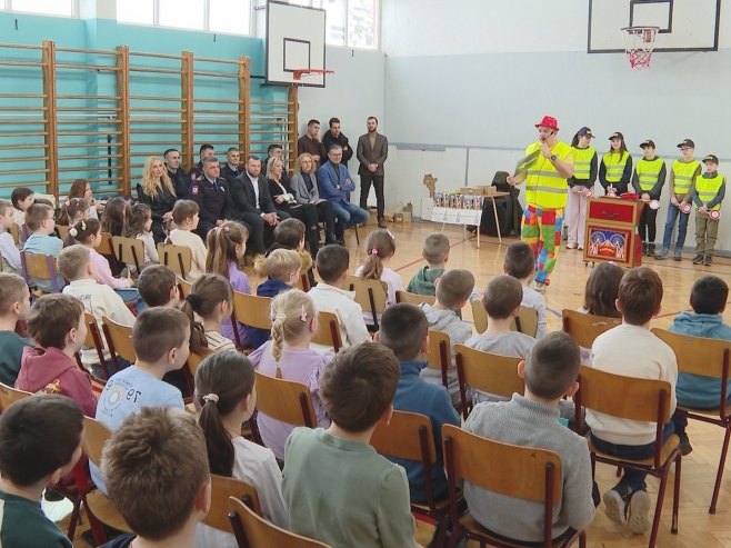 "Буди видљив - не буди фигура" - Најмлађе едукувати о правилном и безбједном кретању
