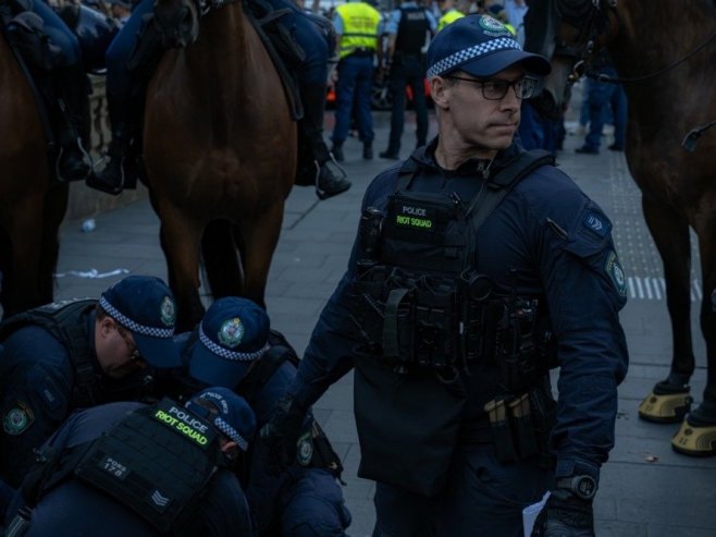 Напад ножем у Сиднеју: Једна особа убијена, двије у критичном стању
