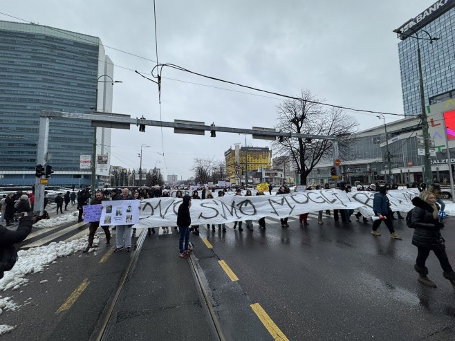Још један дан протеста у Сарајеву, сутра наставак: Повучени стари трамваји из саобраћаја