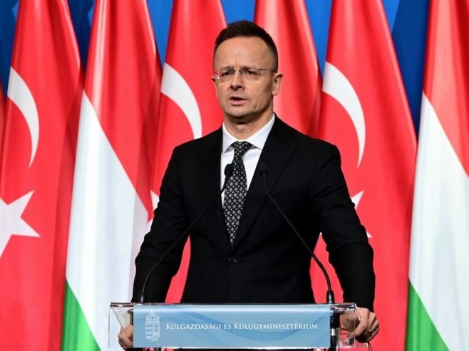 Сијарто: Лажне изјаве да Украјина брани Европу