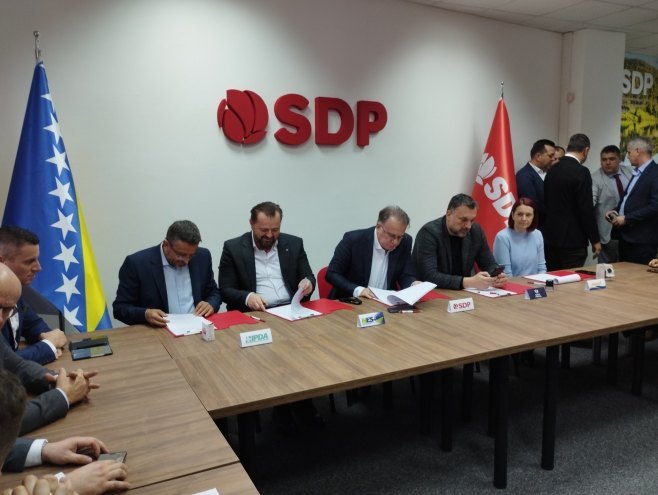 Умјесто да рјешавају проблеме грађана Сарајева, бошњачки политичари дошли у Бањалуку да покрећу кампању (ФОТО)