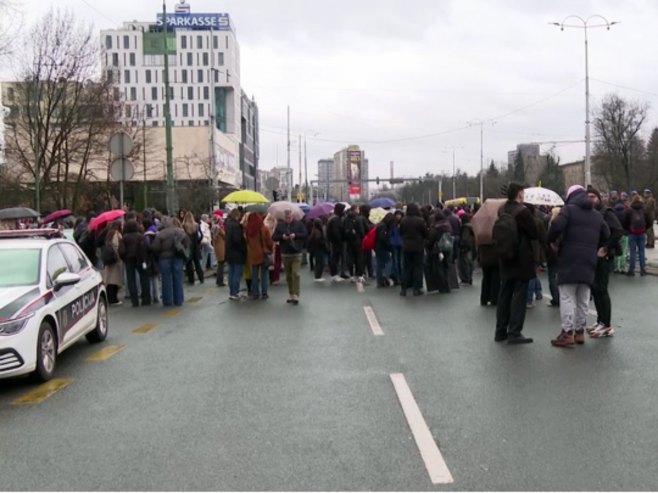 Талас грађанског незадовољства у Сарајеву достиже кулминацију