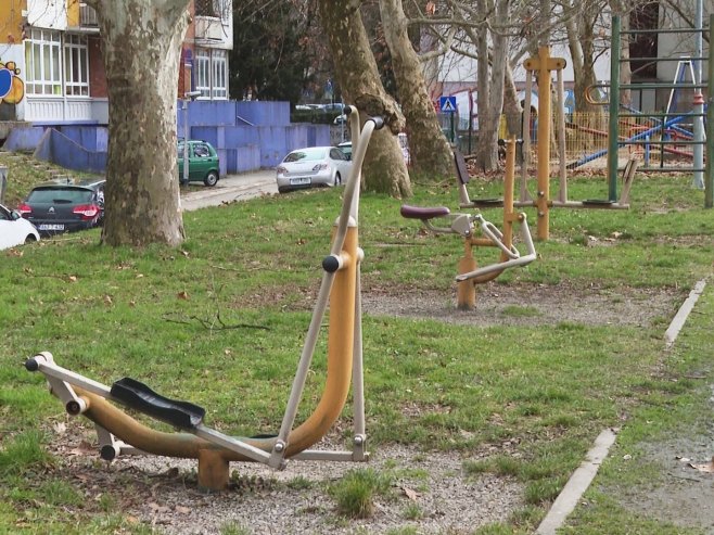 Дјечије игралиште у бањалучком насељу Центар 2 девастирано и запуштено; Грађани забринути (ФОТО)