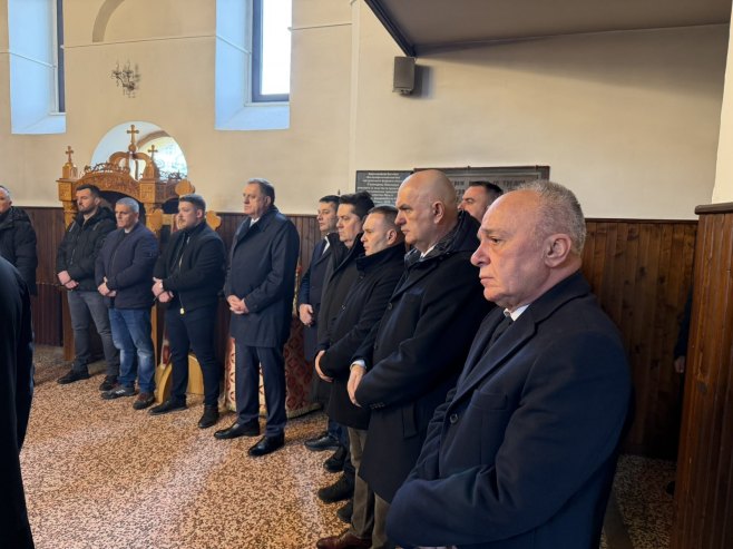 Служено опијело Љиљани Зелен Караџић; Присуствовали  Стевандић и Додик