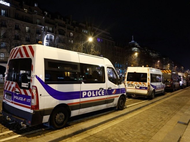 У току евакуација више објеката у Паризу због пријетњи бомбом