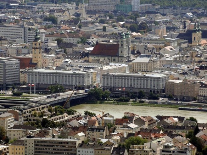 Линц: Раднику из БиХ проклизао трактор, колега остао на мјесту мртав