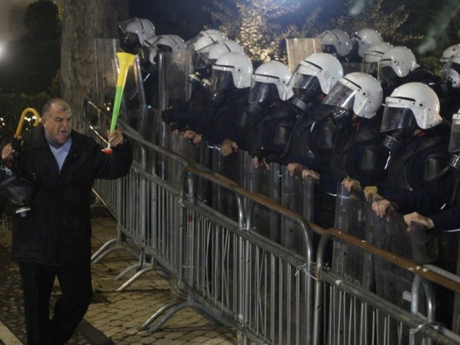 Тирана: Полиција се сукобила са демонстрантима који траже оставку албанске владе (ВИДЕО)