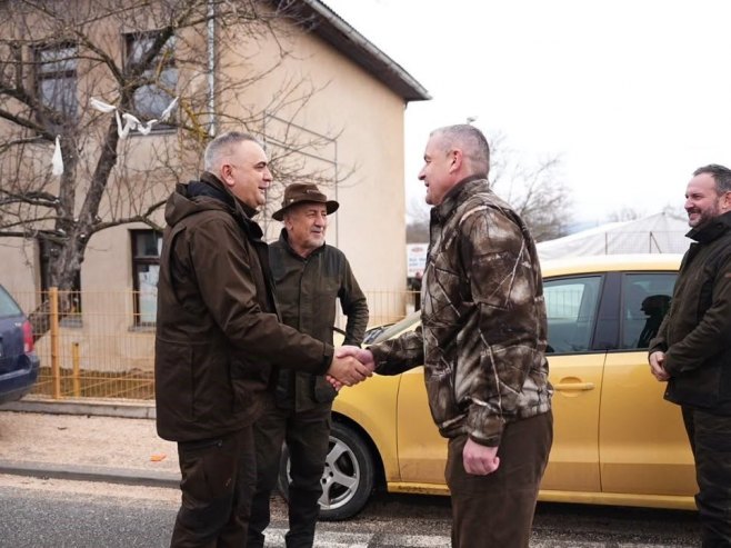 Минић на ловачком дружењу код Шипова (ФОТО)