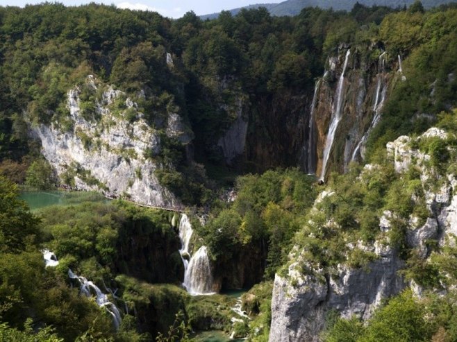 Грађани против изградње мигрантског центра на Плитвичким Језерима