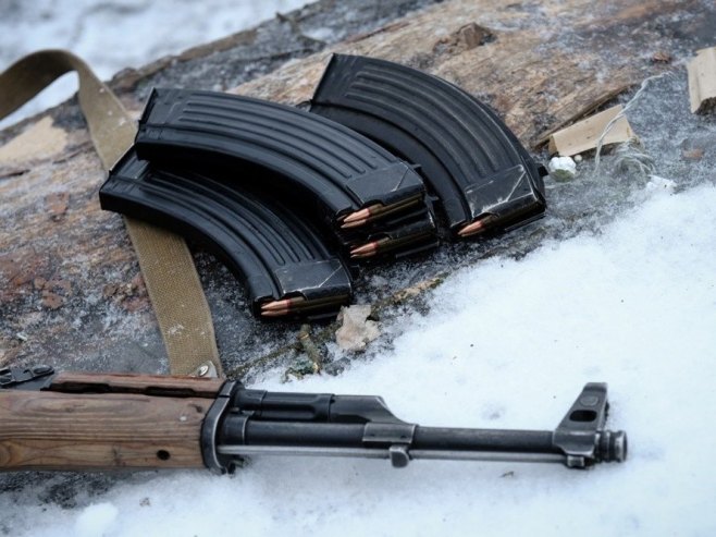 Оружје (Фото: EPA/María Senovilla/илустрација) - 