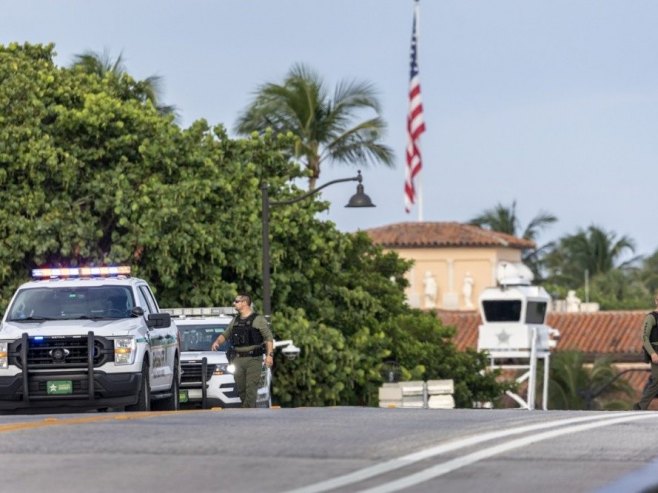 Објављен идентитет наоружаног нападача који је упао на Трампово имање