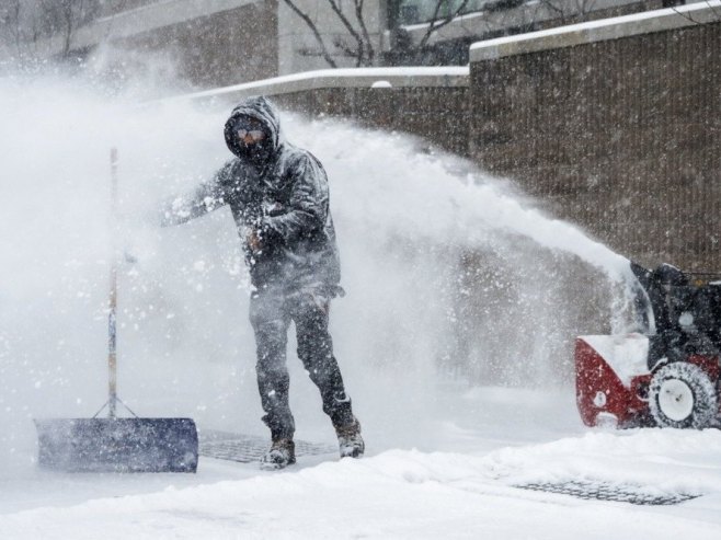Киша и снијег почели да падају дуж источне обале САД, издата упозорења на олују