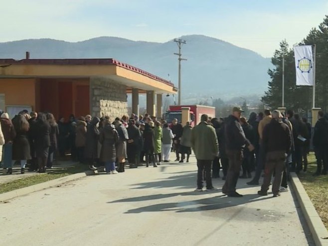 Власт у Сарајеву велича успјехе ненамјенске индустрије - радници траже права штрајком (ВИДЕО)