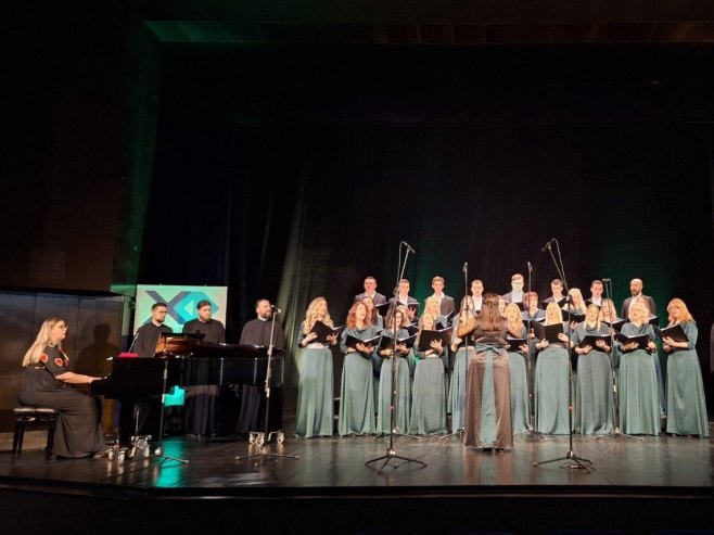 Херцеговачки византијски хор и Градски хор Трибуниа из Требиња наступили на Празнику мимозе (ВИДЕО)