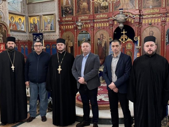 Јовић посјетио храм у Тузли и најавио наставак подршке српским повратницима