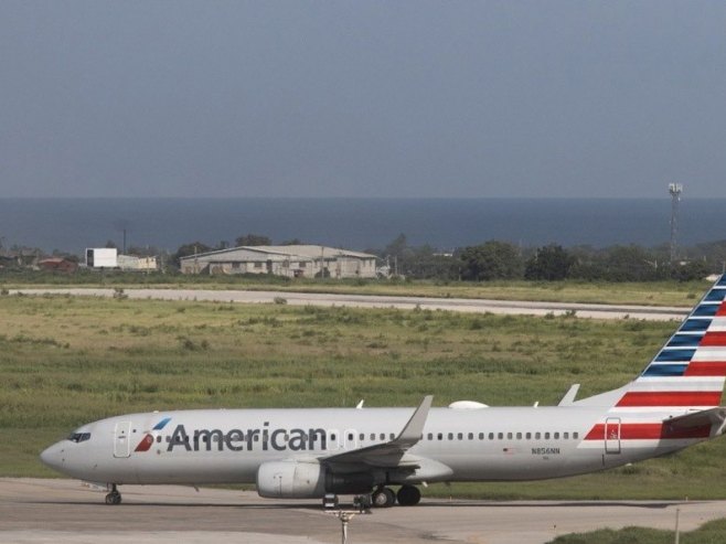 Колумбијске власти истражују рупе од метака пронађене на авиону Американ ерлајнса