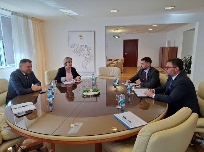 Бубић са Кошарцем о мјерама за унапређење привредног амбијента