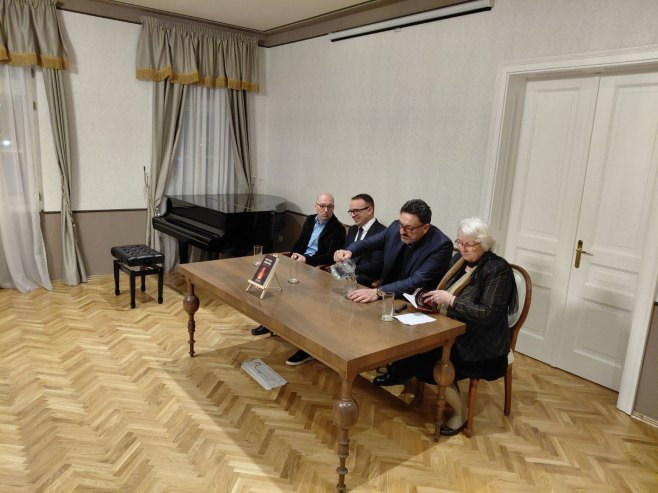 Представљена књига "Виртуелна ломача: Како друштвене мреже разарају јавну дебату?"