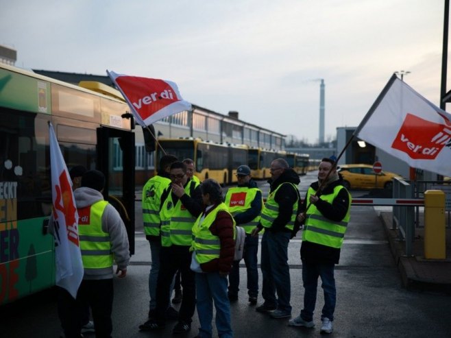 Њемачки синдикат покренуо штрајкове, јавни превоз у земљи готово паралисан