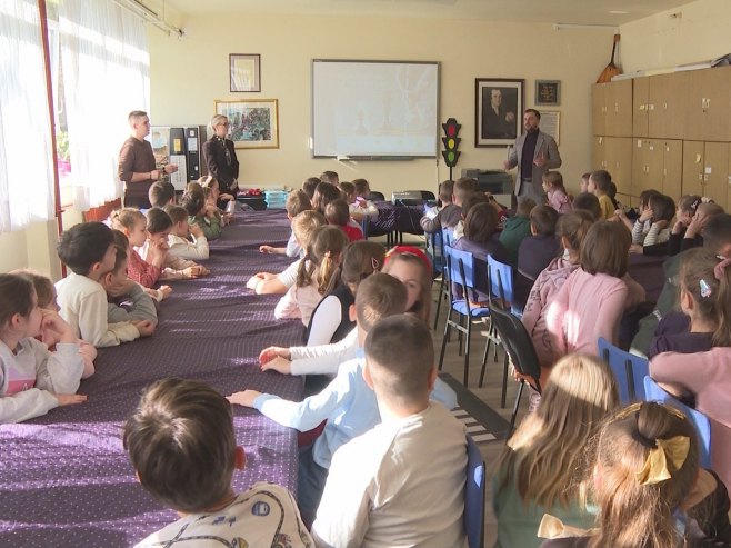 Дјецу од најранијег узраста учити безбједном понашању у саобраћају