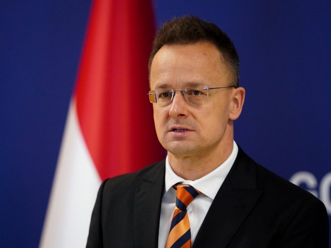 Сијарто: Мађарска неће бити увучена у рат