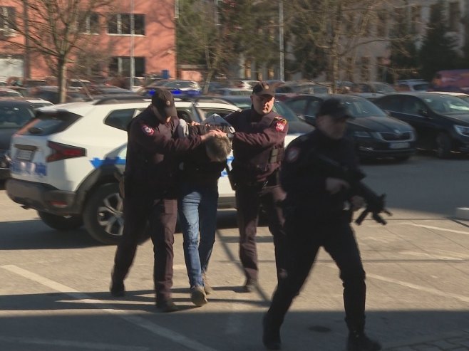 Лице предато у надлежност ОЈТ Бањалука Лице предато у надлежност ОЈТ Бањалука - Фото: РТРС