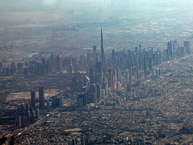 Експлозија изнад Дубајиа: Евакуисана Бурџ Калифа (ВИДЕО)