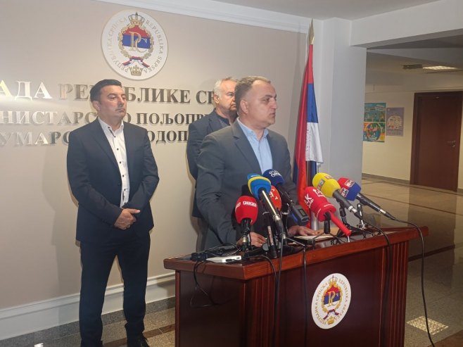 Лукић: Предузете су све мјере за спречавање ширења птичијег грипа на фарми у Петрову; Еутаназирано 62.000 кљунова