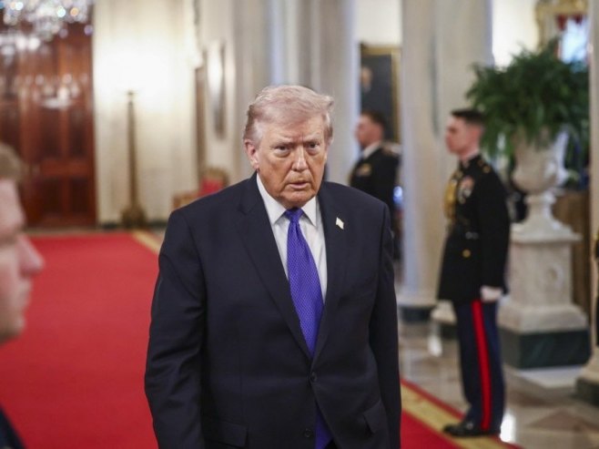 Доналд Трамп (фото: EPA/JIM LO SCALZO / POOL) - 