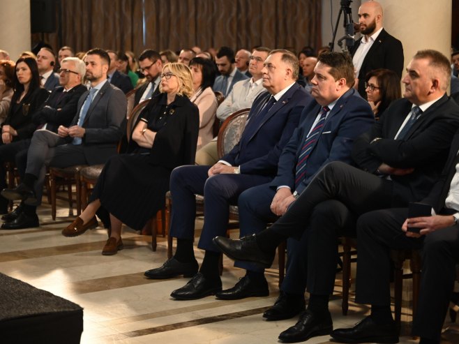 Додик: Данас јасније него икада да је Српска деценијама  на правој страни историје (ФОТО)