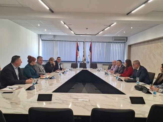 Кузмићева и Аџић о подршци развоју пољопривреде