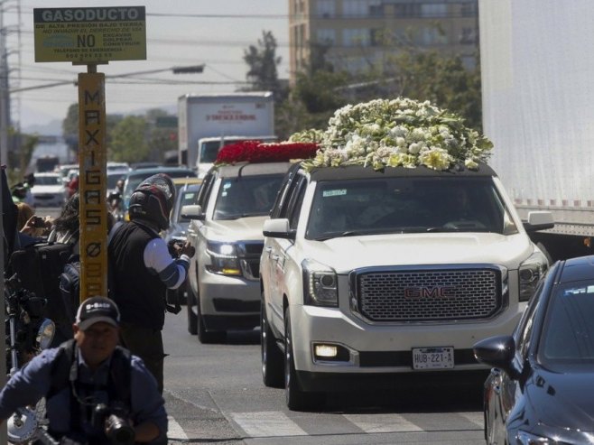Злогласни мексички нарко-бос сахрањен у златном ковчегу (ВИДЕО)