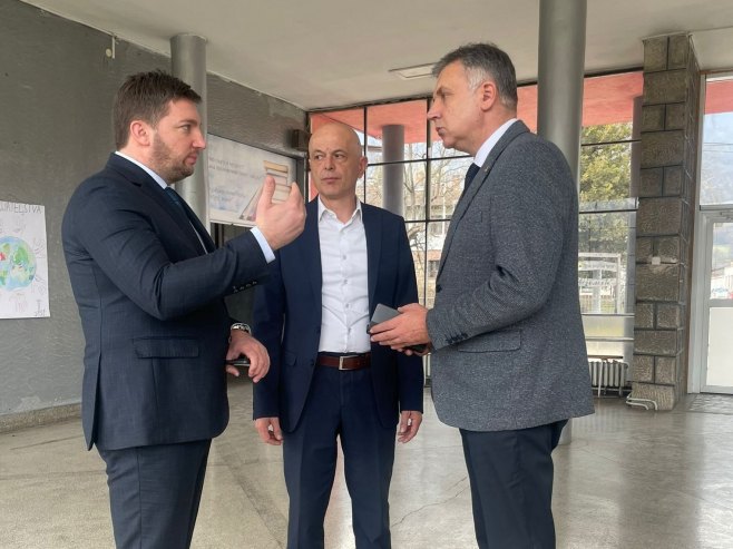 Голубовић у радној посјети Рогатици; Средства за мокре чворове и реконструкцију стаклених портала у школама