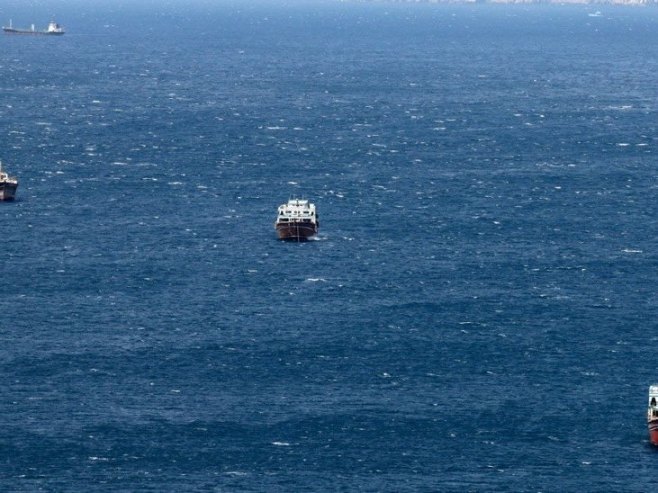Црногорски поморци са бродова из Ормуског мореуза траже помоћ