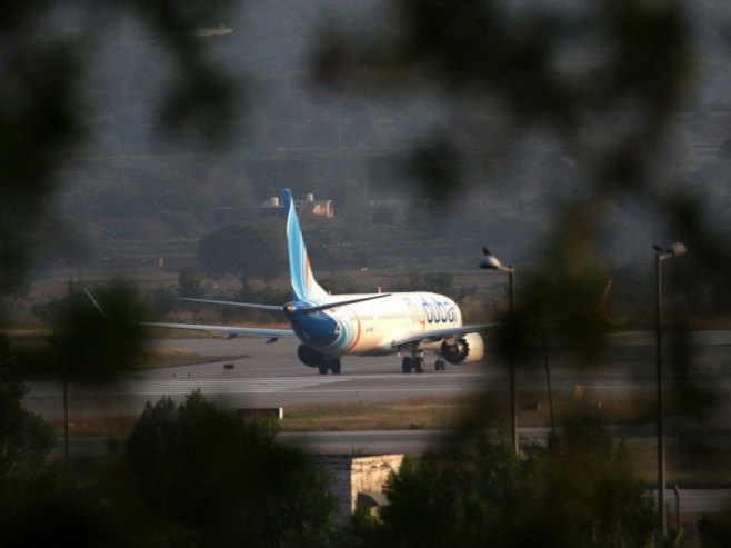 Још један авион из Дубаија слетио у Београд