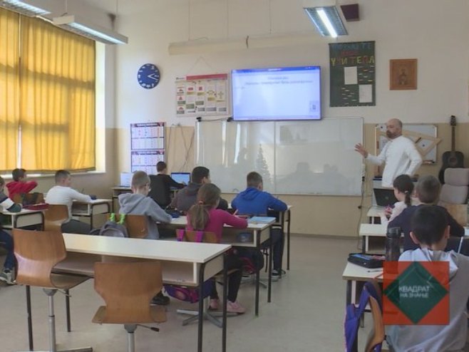 Информациона технологија олакшава рад наставника, а ученике додатно мотивише (ВИДЕО)