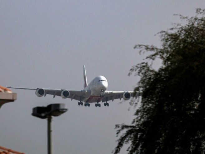 Авион (Фото: EPA/STRINGER) - 