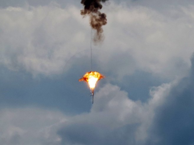 Ирански носач дронова погођен и запаљен (ВИДЕО)