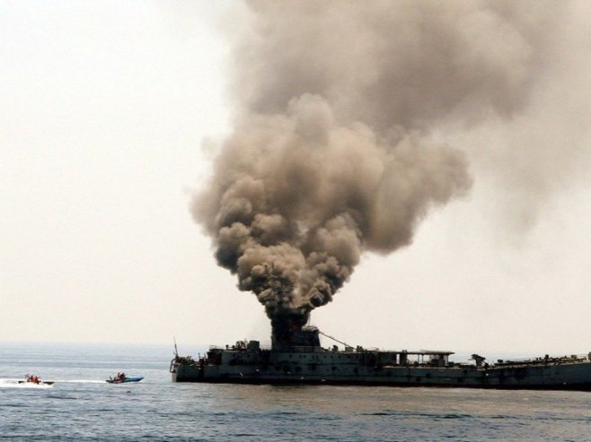 Ирански носач дронова погођен и запаљен; Купер: Брод  величине носача авиона из Другог свјетског рата (ВИДЕО)