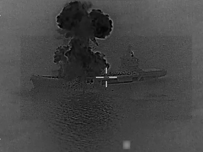 Ирански носач дронова погођен и запаљен; Купер: Брод  величине носача авиона из Другог свјетског рата (ВИДЕО)