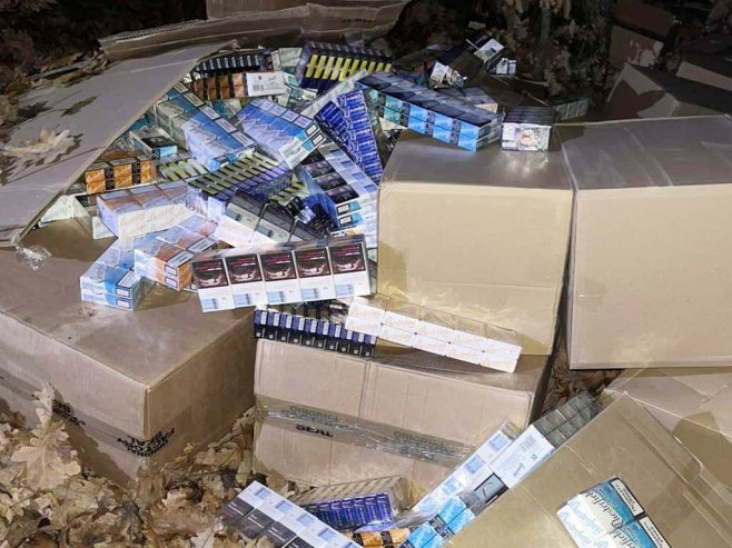 Шверцовао дуван, па комбијем пробио полицијску блокаду